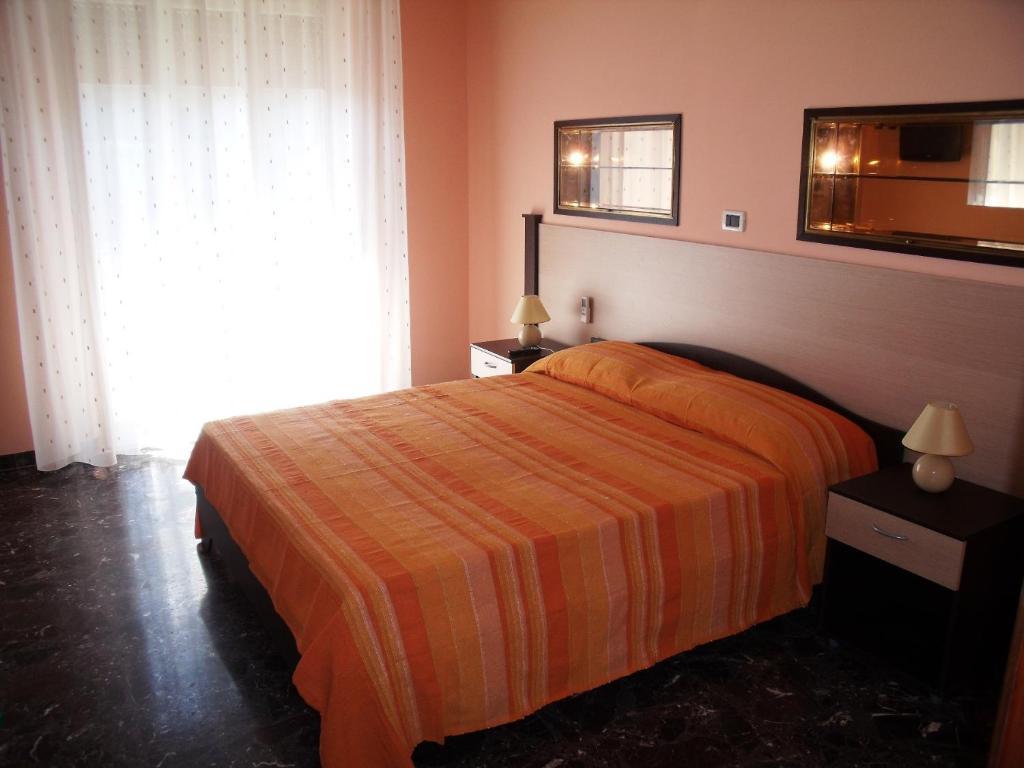 Aragonese Panzió Reggio Calabria Szoba fotó